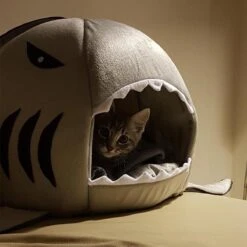 MikaMax Haai Hondenmand - Kattenmand - Dierenmand - Huisdierkussen - Mand Of Bed - Origineel - Extra Zacht Materiaal - 42 X 42 X 36 Cm -Kattenbenodigdheden 1200x1200 604