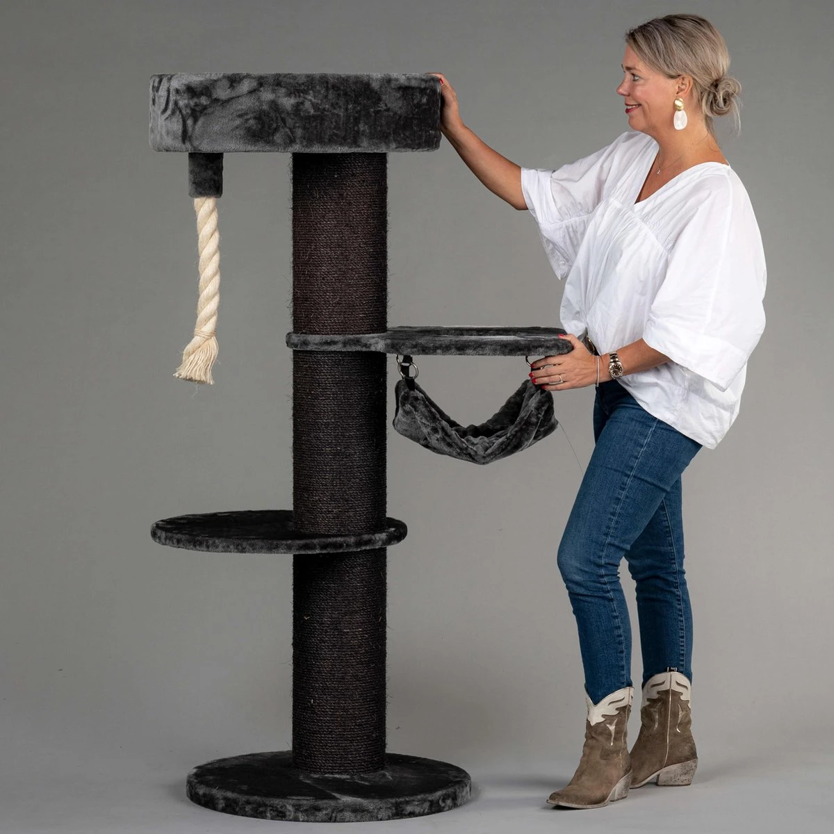 Krabpaal Voor Grote Katten Maine Coon Sleeper Crown Blackline Donkergrijs Antraciet Van RHRQuality 3 Krabpaal Voor Grote Katten Maine Coon Sleeper Crown Blackline Donkergrijs Antraciet Van RHRQuality