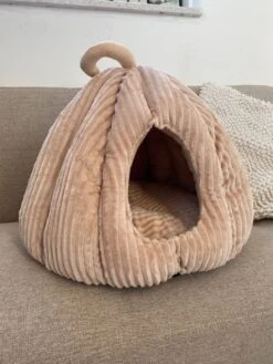 By Tiekeman Kattenmand Pompoen - Beige - Luxe Kattenmand - Kattenkussen - Anti Slip - 40x40x38 Cm -Kattenbenodigdheden 900x1200 15